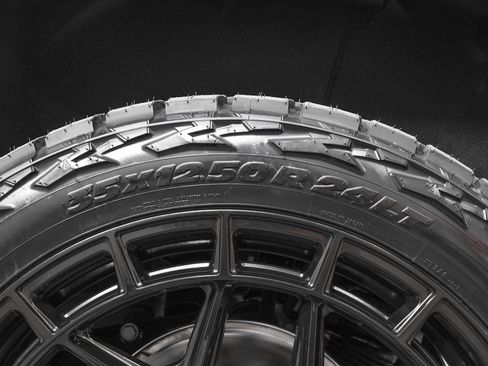 Used 2026 Chevrolet Tahoe Z71 w/ Comfort Package image 39