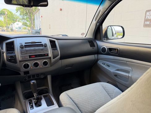 Used 2011 Toyota Tacoma 4x4 Double Cab w/ SR5 Pkg #2 image 30