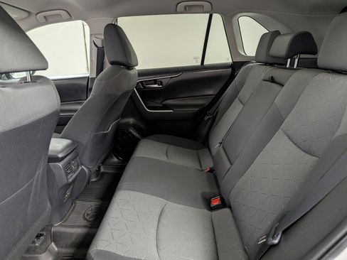 Used 2022 Toyota RAV4 XLE image 4