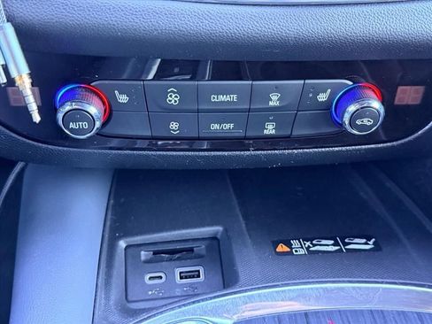 Used 2023 Buick Enclave Essence FWD image 19