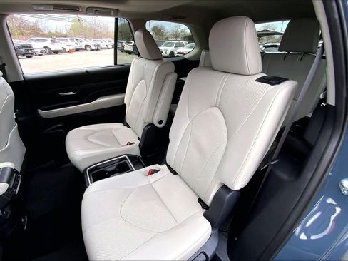 Used 2025 Toyota Grand Highlander Limited image 21