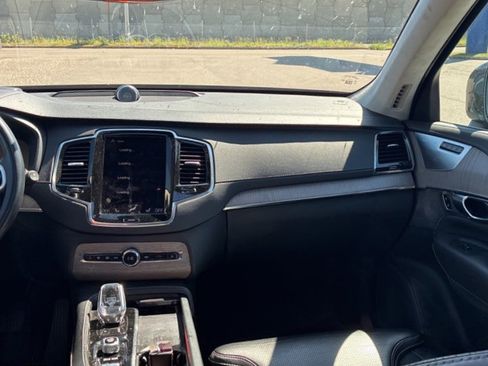 Used 2021 Volvo XC90 T8 Inscription image 9