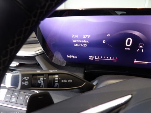 Used 2025 Buick Enclave Preferred image 11