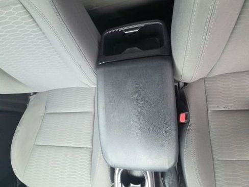 Used 2016 Toyota Tacoma SR5 w/ SR5 Appearance Package (SN) image 19