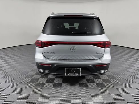 Used 2023 Mercedes-Benz EQB 300 4MATIC image 7