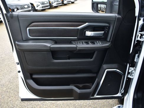 Used 2025 RAM 2500 Laramie AWD/4WD image 21