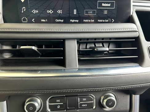 Used 2023 GMC Yukon SLE RWD image 16