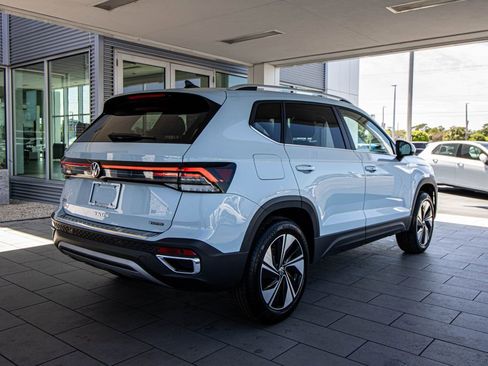 New 2026 Volkswagen Taos SE AWD/4WD image 2