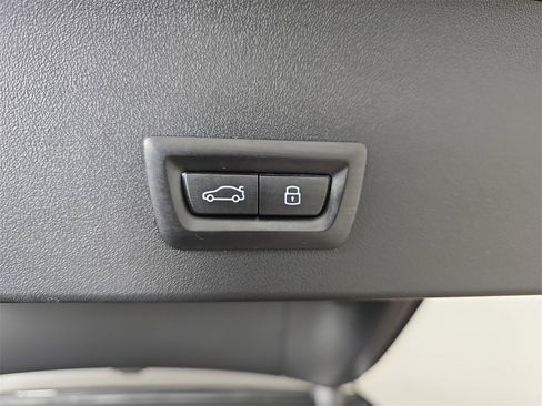 Used 2025 BMW X3 xDrive30i w/ Premium Package image 16