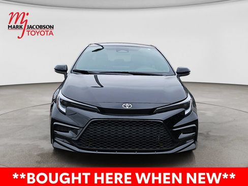 Used 2026 Toyota Corolla SE FWD image 3