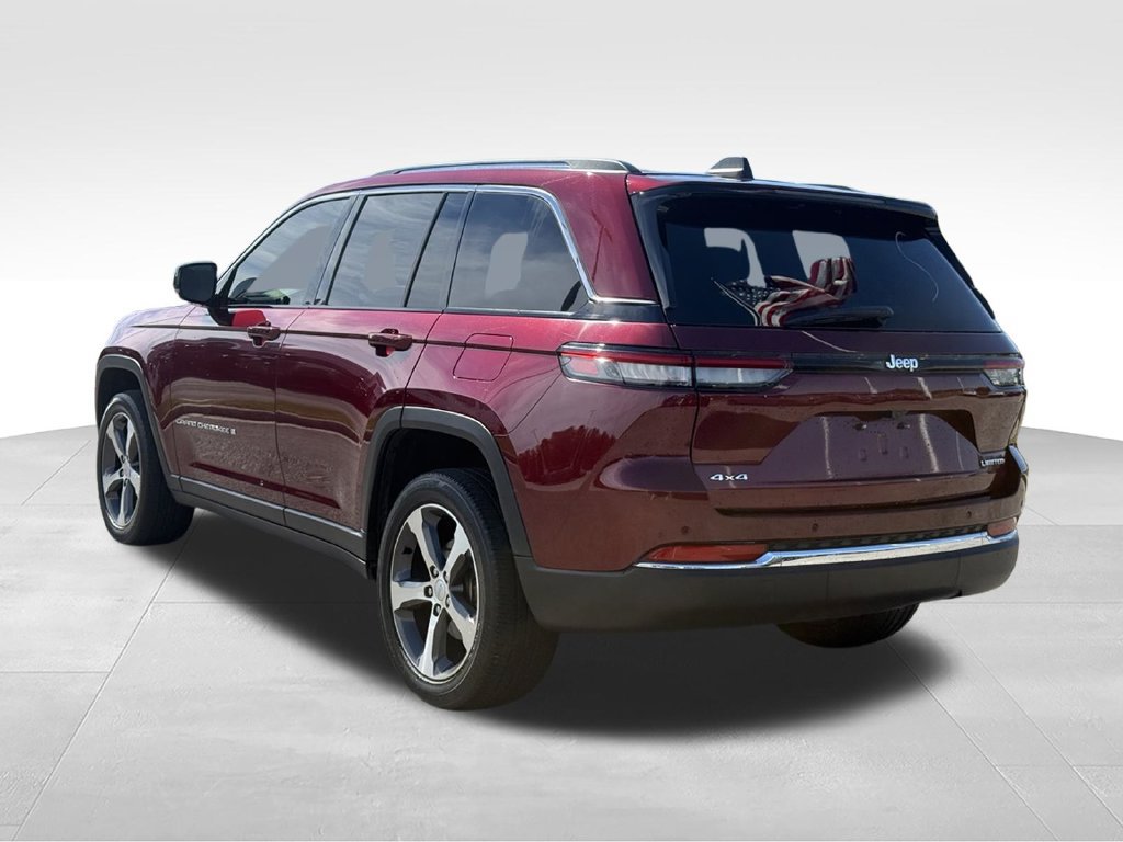 Used 2023 Jeep Grand Cherokee Limited w/ Trailer Tow Prep Group (B) AWD/4WD image 3