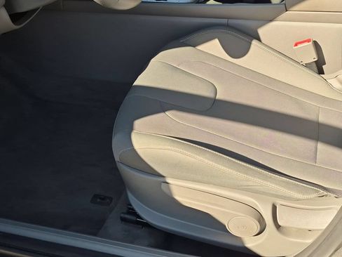 Used 2025 Hyundai Elantra SEL FWD image 14