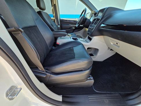 Used 2019 Dodge Grand Caravan SXT FWD image 19