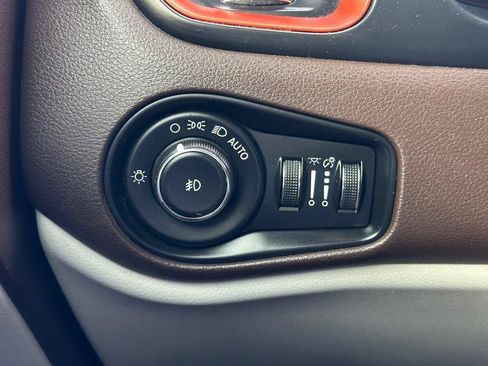 Used 2017 Jeep Renegade Limited AWD/4WD image 27