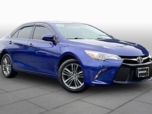 Used 2015 Toyota Camry SE FWD image 3