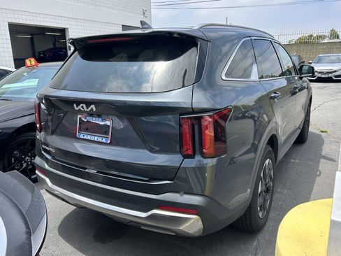 Used 2024 Kia Sorento S FWD image 2