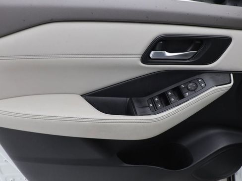 Used 2023 Nissan Rogue SV w/ SV Premium B Package image 13