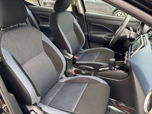 Used 2025 Nissan Versa SV FWD image 34
