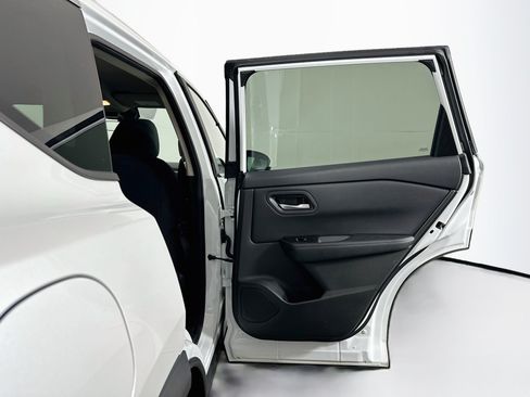 Used 2024 Nissan Rogue SV FWD image 30