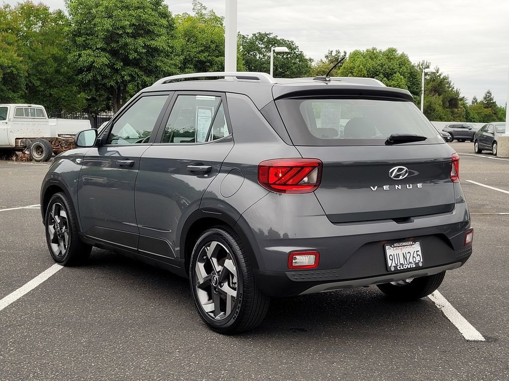 Used 2025 Hyundai Venue SEL FWD image 8