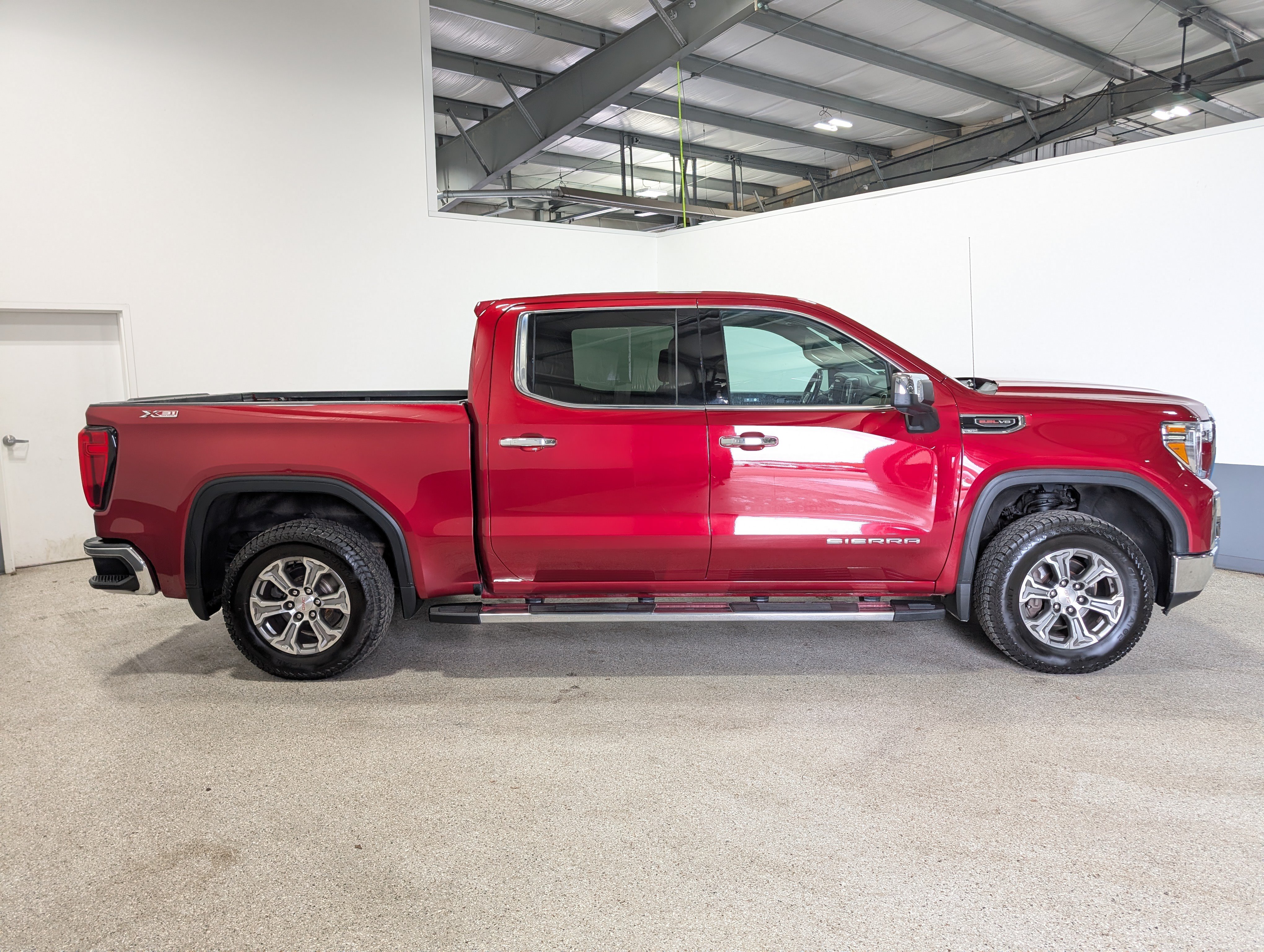 Used 2019 GMC Sierra 1500 SLT w/ X31 Off-Road Package AWD/4WD image 2