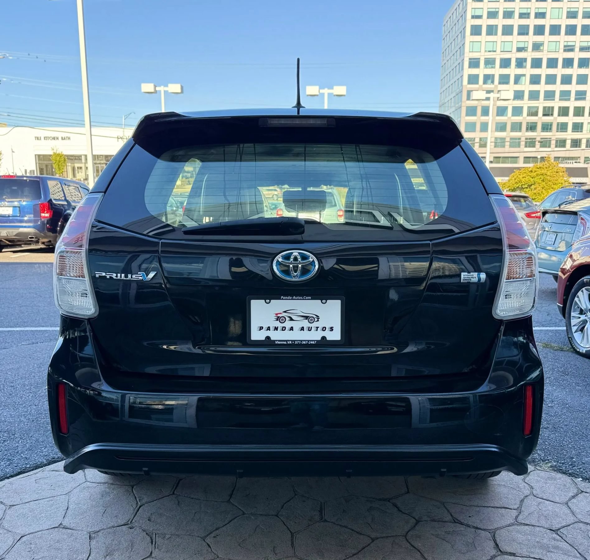 Used 2017 Toyota Prius V Four w/ Carpet Mat Package FWD image 6