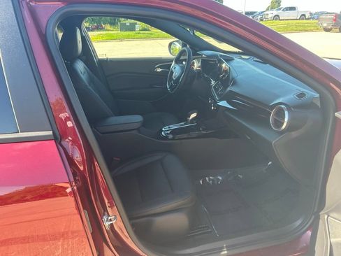 Used 2025 Chevrolet Trax RS w/ Driver Confidence Package FWD image 25