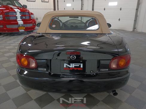 Used 1999 MAZDA MX-5 Miata RWD image 17
