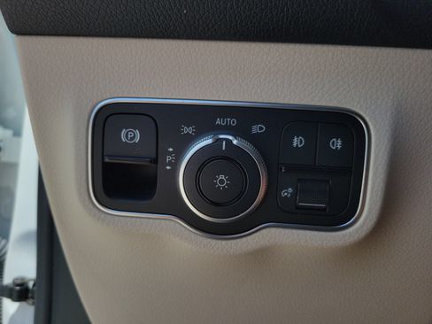 Used 2023 Mercedes-Benz GLB 250 image 20