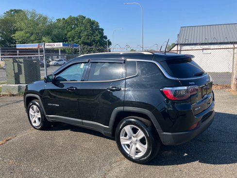 Used 2022 Jeep Compass Latitude w/ Convenience Group AWD/4WD image 4