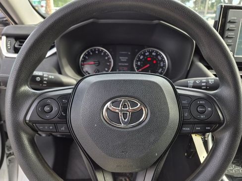 Used 2019 Toyota RAV4 LE FWD image 12