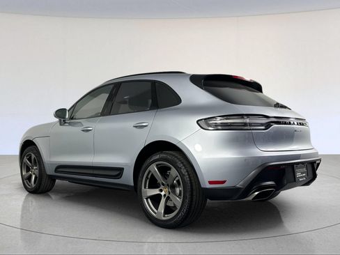 Certified 2025 Porsche Macan AWD/4WD image 3