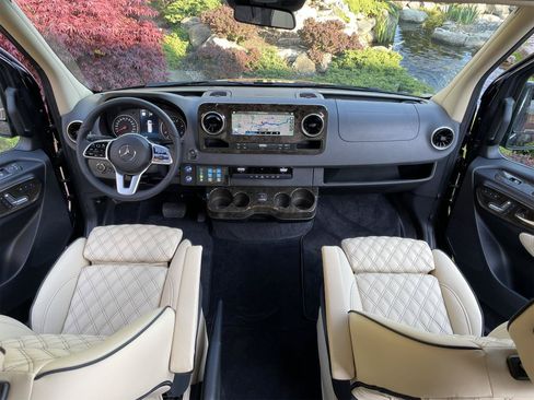Used 2021 Mercedes-Benz Sprinter 2500 image 5