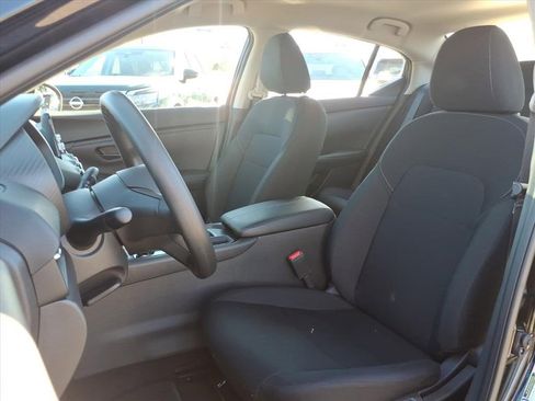Used 2025 Nissan Sentra S image 9