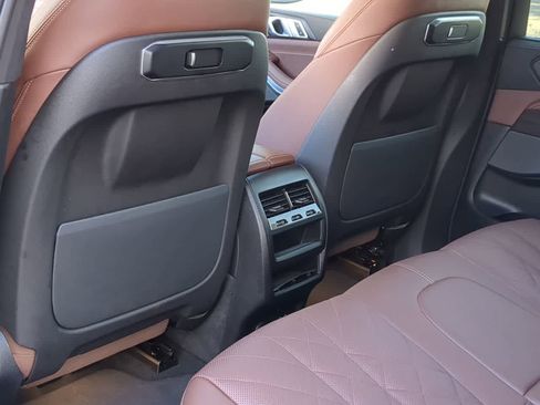 Used 2025 BMW X5 sDrive40i w/ Premium Package image 17