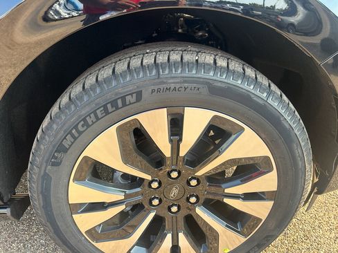 New 2025 Ford Expedition Platinum w/ Driver's Package image 12