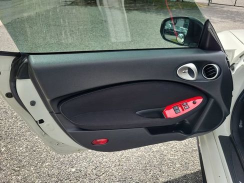 Used 2010 Nissan 370Z Coupe RWD image 12