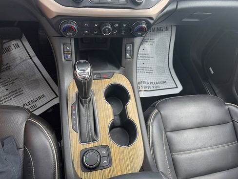 Used 2019 GMC Acadia Denali w/ Technology Package FWD image 23