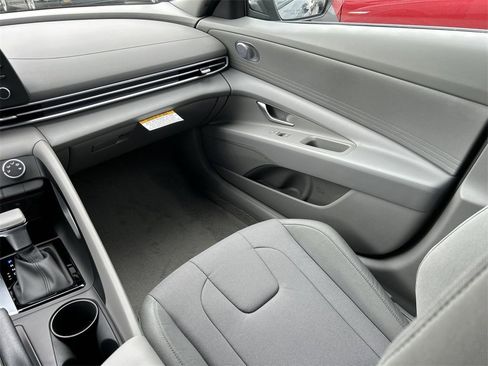 New 2026 Hyundai Elantra SE image 5