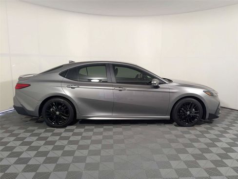 Used 2026 Toyota Camry SE w/ Convenience Package FWD image 5