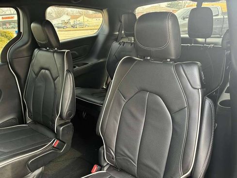 Used 2026 Chrysler Pacifica Limited w/ S Appearance Package image 12