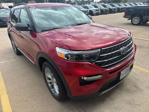 Used 2021 Ford Explorer XLT w/ Equipment Group 202A AWD/4WD image 2