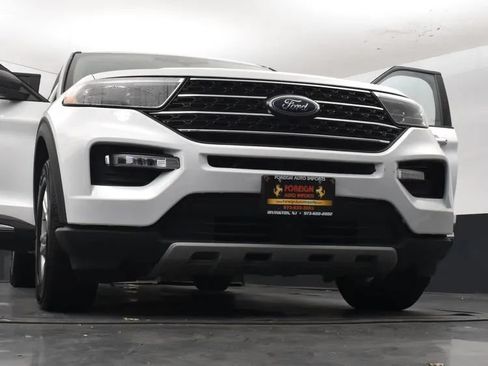 Used 2024 Ford Explorer XLT w/ Equipment Group 202A AWD/4WD image 10