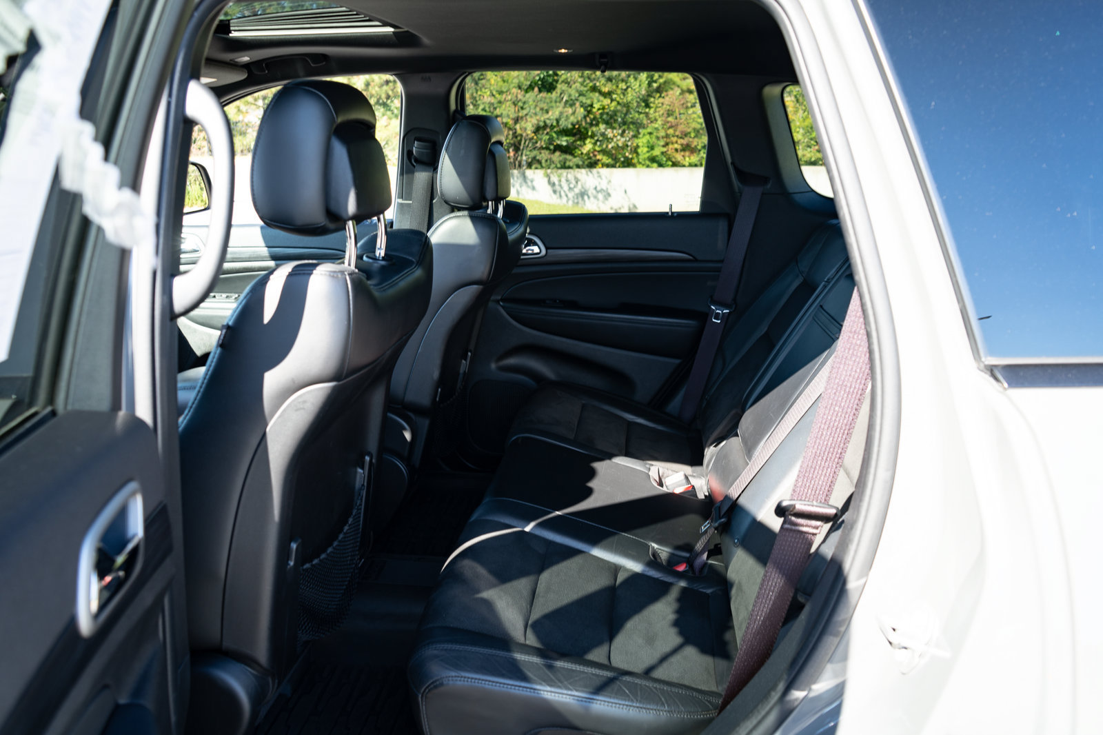 Used 2020 Jeep Grand Cherokee Altitude AWD/4WD image 19