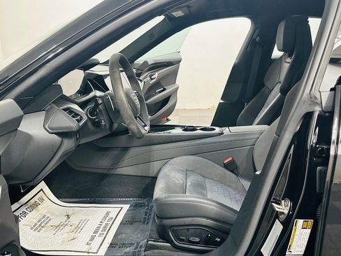 Used 2022 Audi e-tron GT Premium Plus image 10
