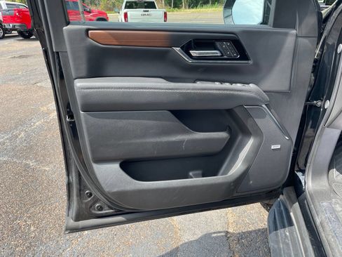 Used 2025 GMC Yukon XL Denali AWD/4WD image 14