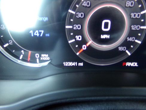Used 2019 Cadillac Escalade ESV Luxury AWD/4WD image 33