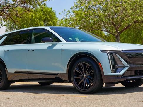 Used 2025 Cadillac Lyriq Sport AWD/4WD image 7