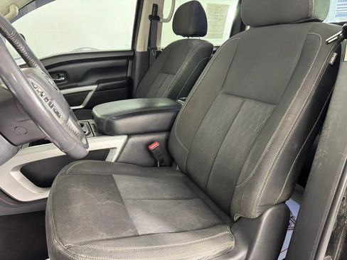 Used 2017 Nissan Titan SV AWD/4WD image 29