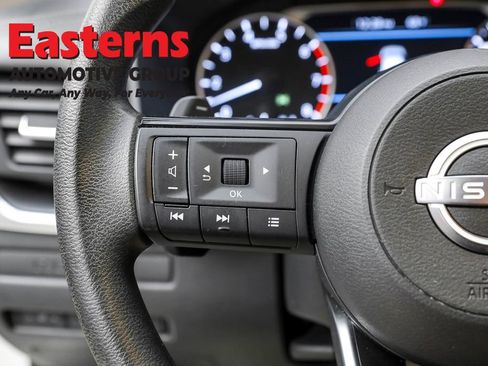 Used 2022 Nissan Rogue S image 15